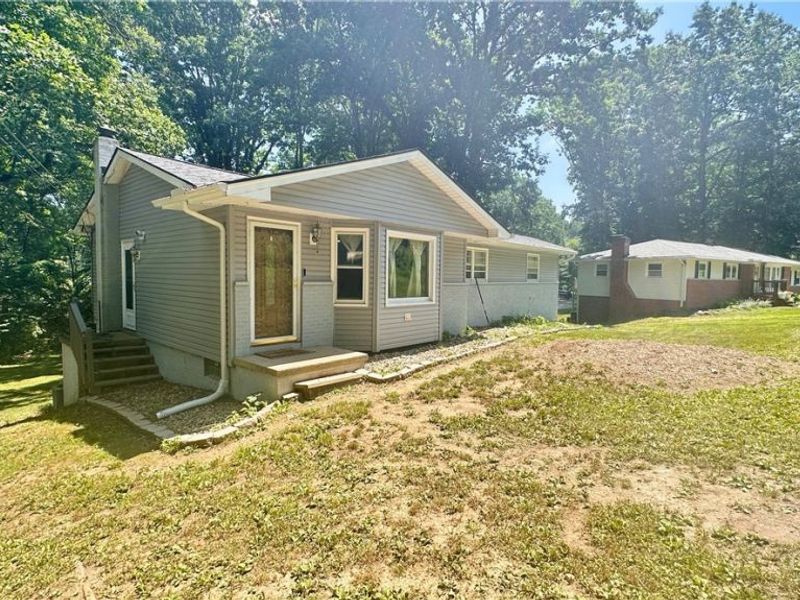 8470 Shadyview Avenue NW, Clinton, OH 44216 Photo 2