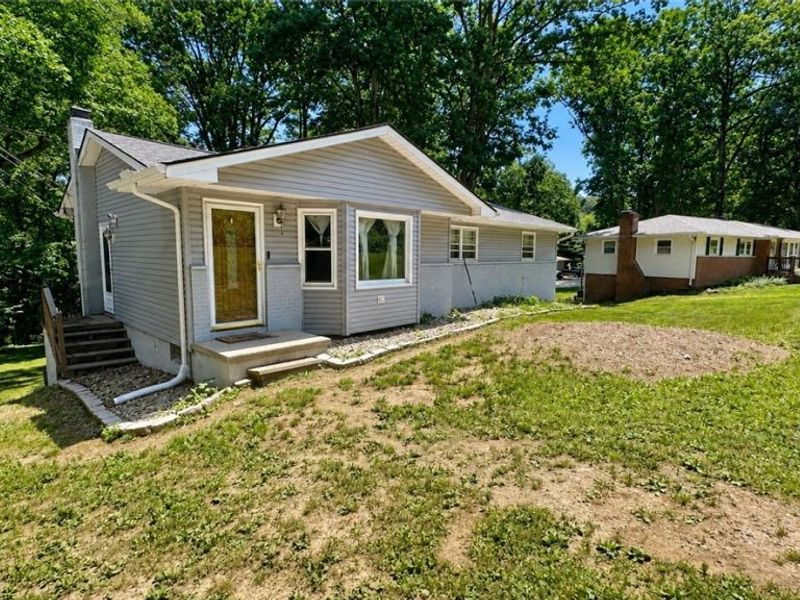 8470 Shadyview Avenue NW, Clinton, OH 44216 Photo 2