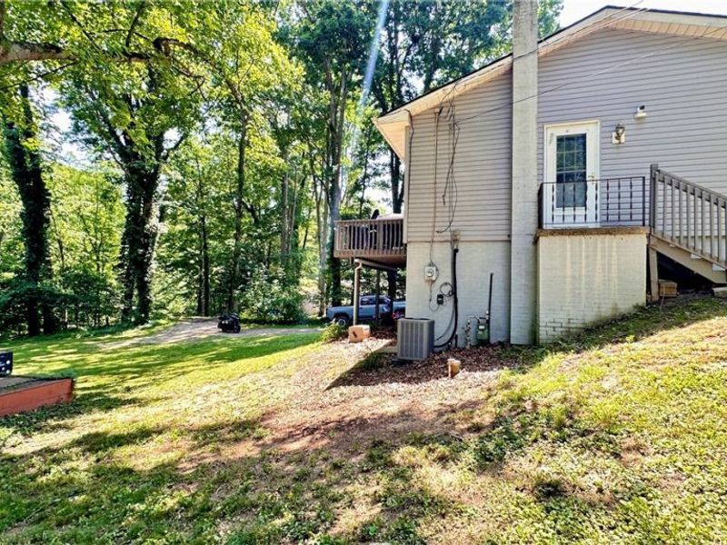 8470 Shadyview Avenue NW, Clinton, OH 44216 Photo 3
