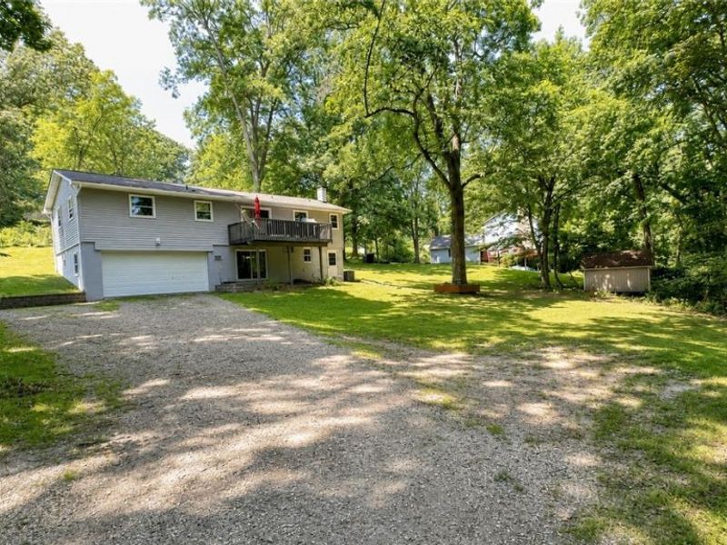 8470 Shadyview Avenue NW, Clinton, OH 44216 Photo 4