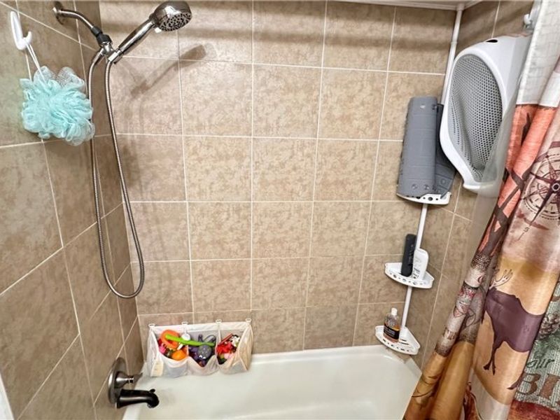 8470 Shadyview Avenue NW, Clinton, OH 44216 Photo 9
