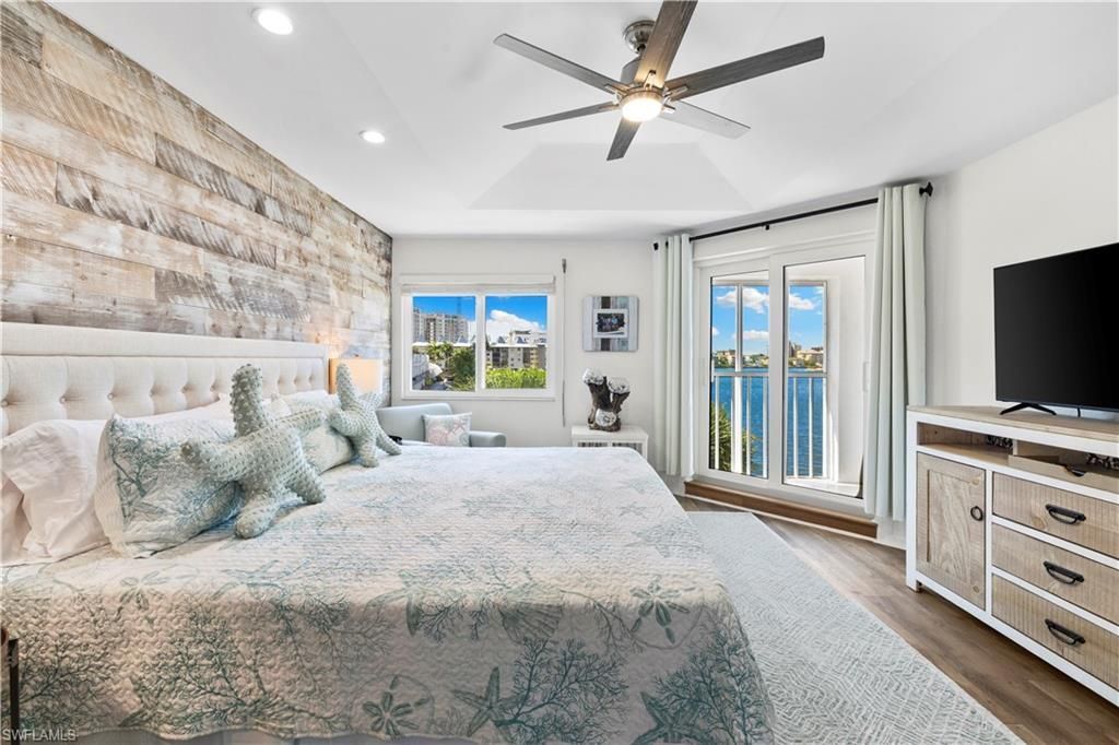 9101 Vanderbilt Dr, Unit 302, Naples, FL 34108 Photo