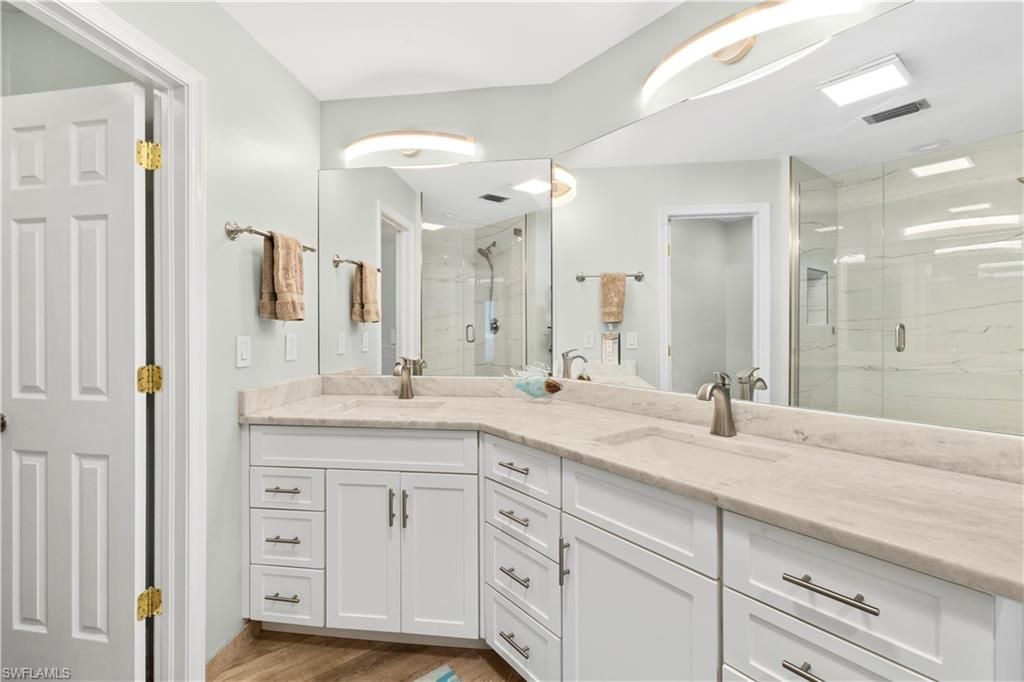 9101 Vanderbilt Dr, Unit 302, Naples, FL 34108 Photo