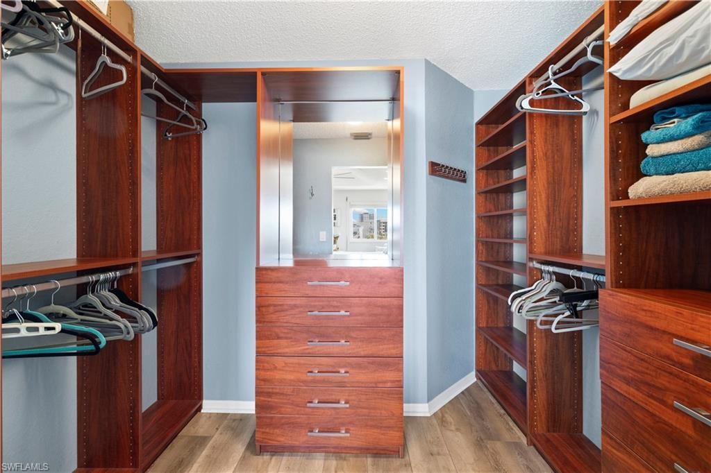 9101 Vanderbilt Dr, Unit 302, Naples, FL 34108 Photo
