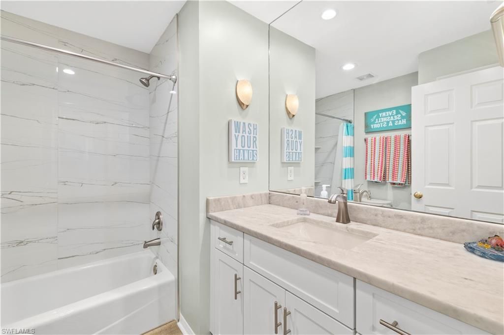 9101 Vanderbilt Dr, Unit 302, Naples, FL 34108 Photo