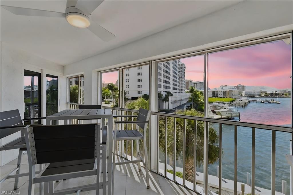 9101 Vanderbilt Dr, Unit 302, Naples, FL 34108 Photo