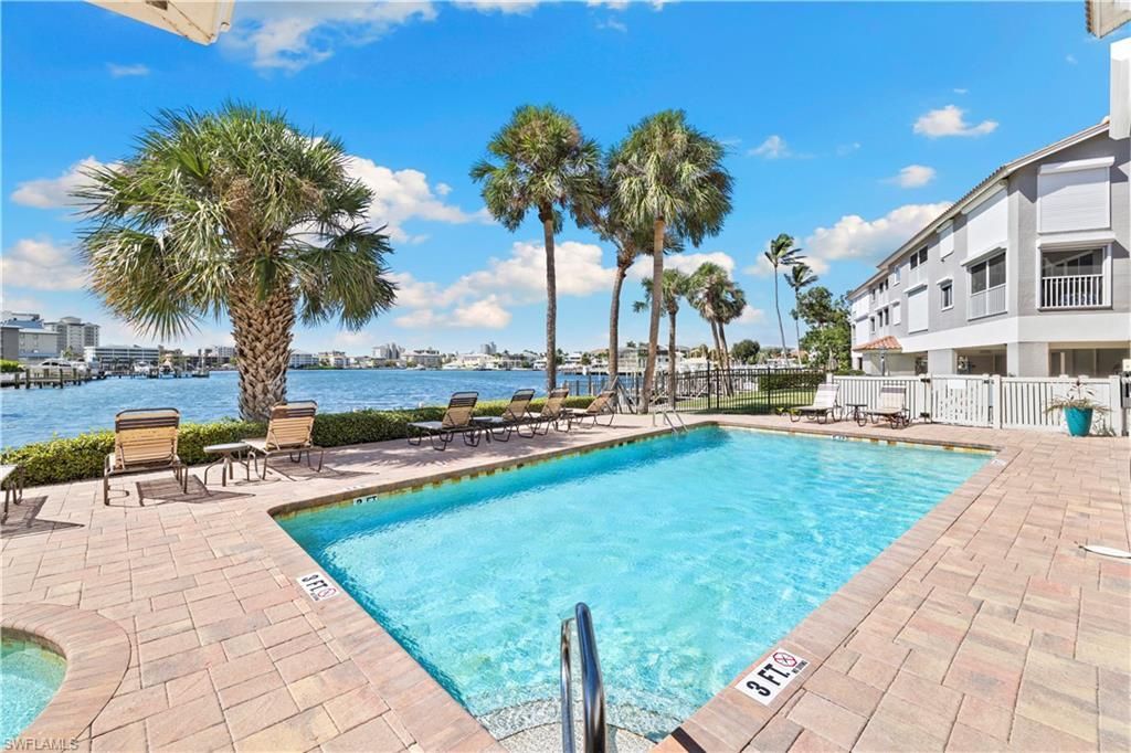 9101 Vanderbilt Dr, Unit 302, Naples, FL 34108 Photo