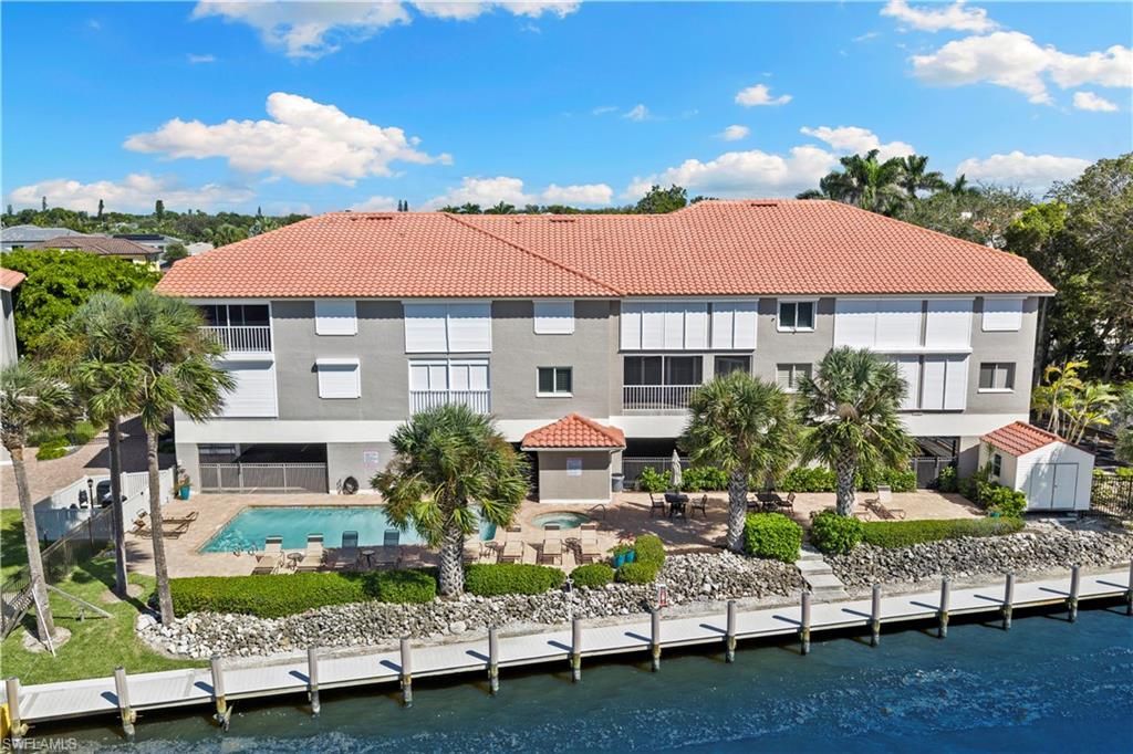 9101 Vanderbilt Dr, Unit 302, Naples, FL 34108 Photo
