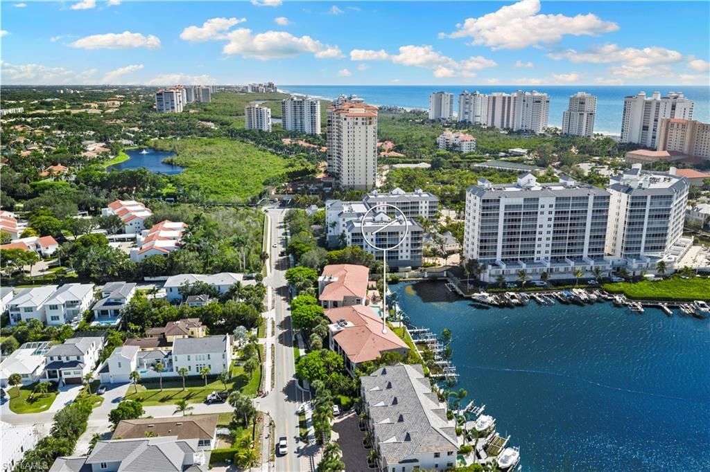 9101 Vanderbilt Dr, Unit 302, Naples, FL 34108 Photo