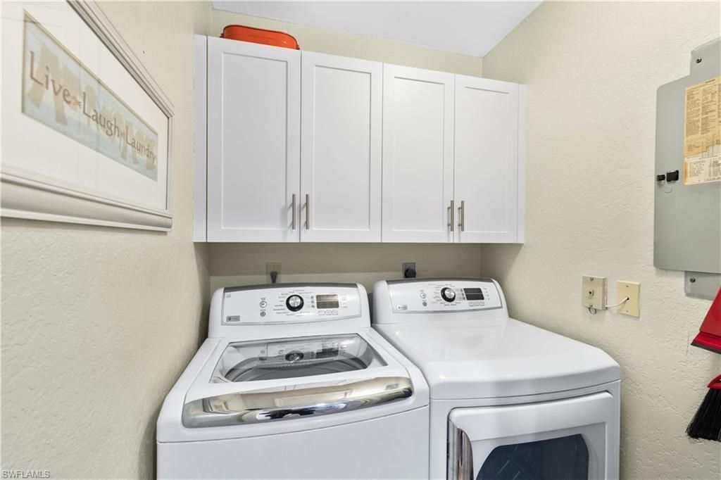 9101 Vanderbilt Dr, Unit 302, Naples, FL 34108 Photo