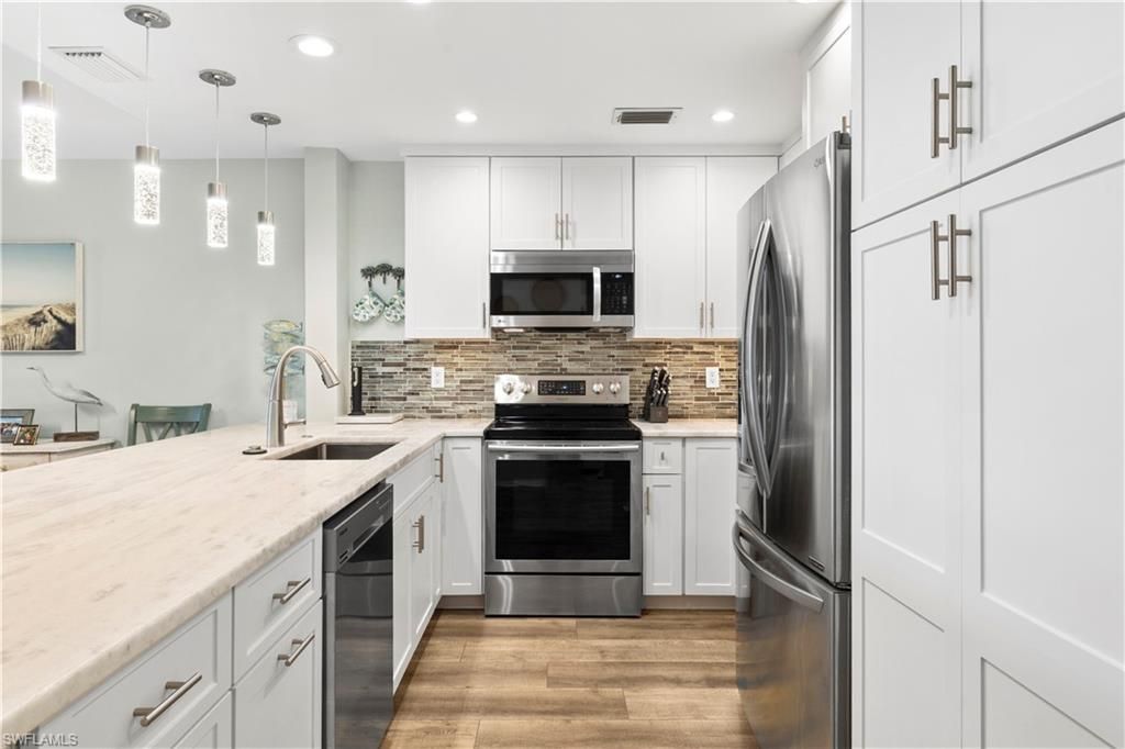 9101 Vanderbilt Dr, Unit 302, Naples, FL 34108 Photo