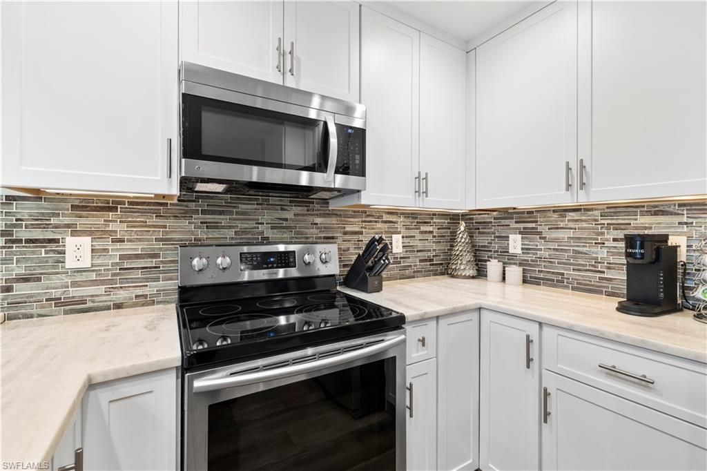 9101 Vanderbilt Dr, Unit 302, Naples, FL 34108 Photo