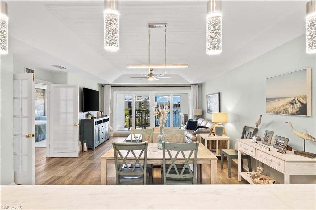 9101 Vanderbilt Dr, Unit 302, Naples, FL 34108 Photo