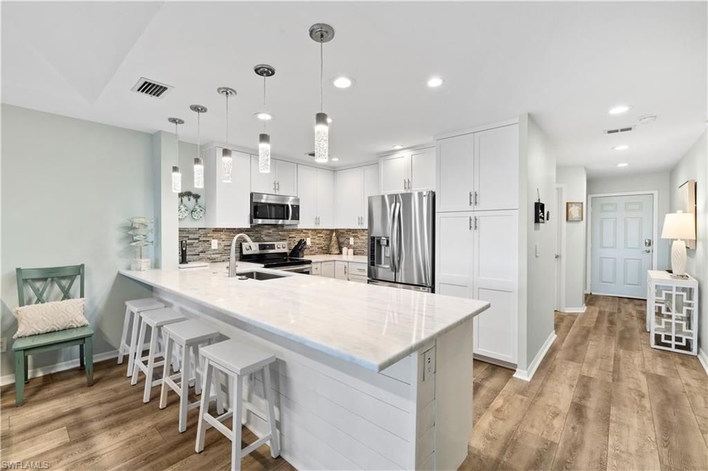 9101 Vanderbilt Dr, Unit 302, Naples, FL 34108 Photo