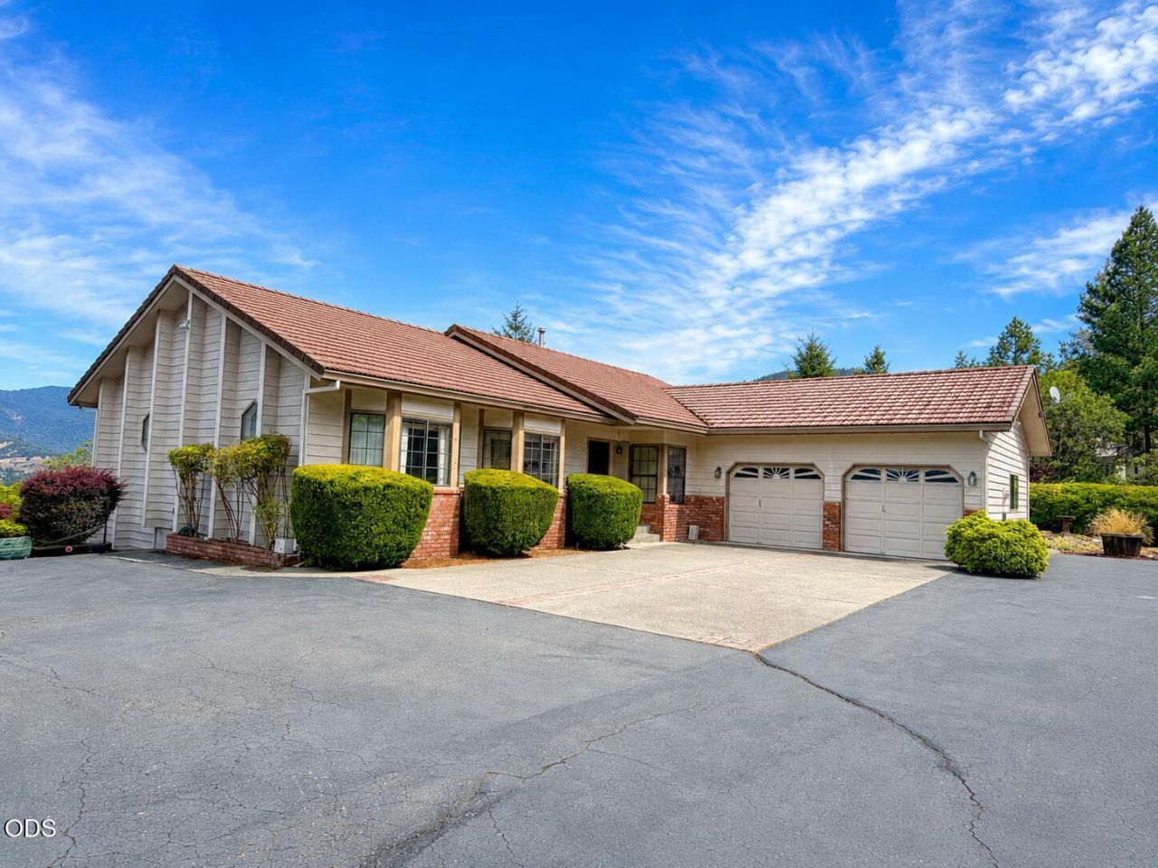495 Harper Loop, Grants Pass, OR 97527 Main Photo