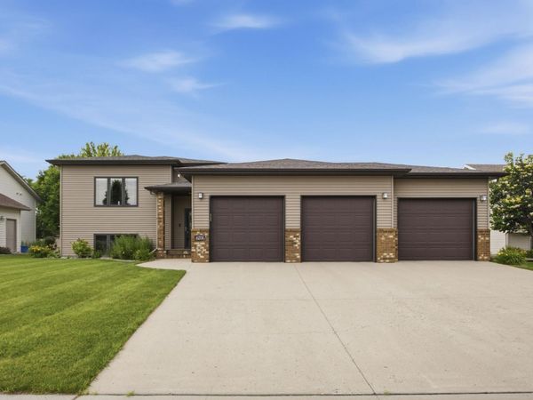 4278 54th Street S, Fargo, ND 58104