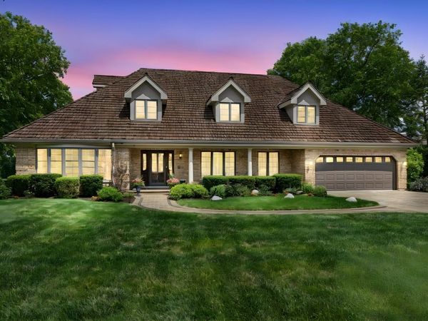8425 Charleston Drive , Burr Ridge, IL 60527