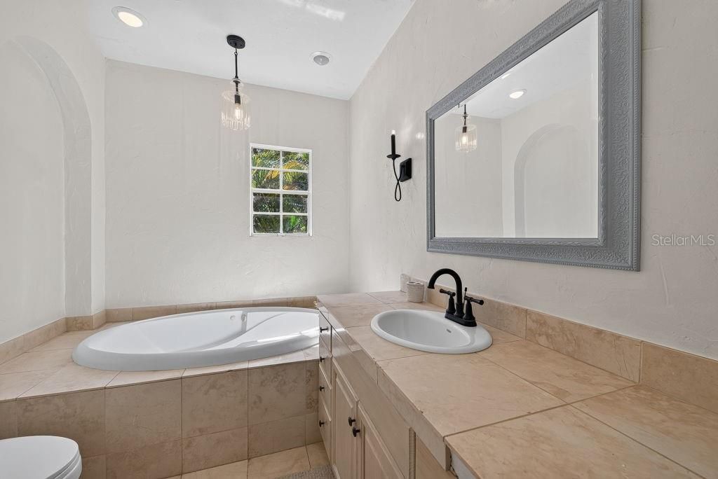 7810 Senrab Drive , Bradenton, FL 34209 Photo