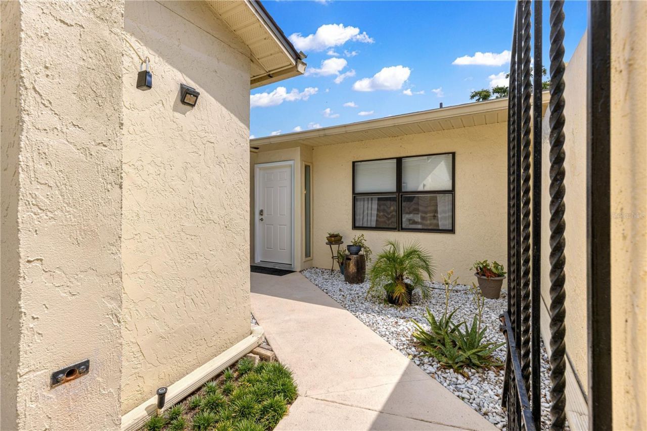 2226 Cypress Cove Drive, Unit 2226, Tavares, FL 32778 Photo