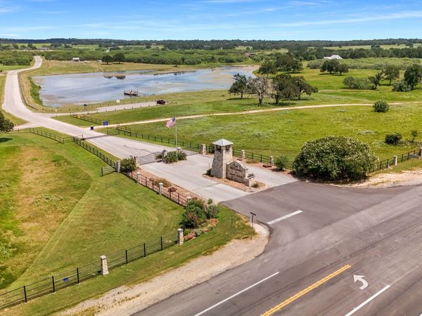 170 Sam Houston, Luling, TX 78648