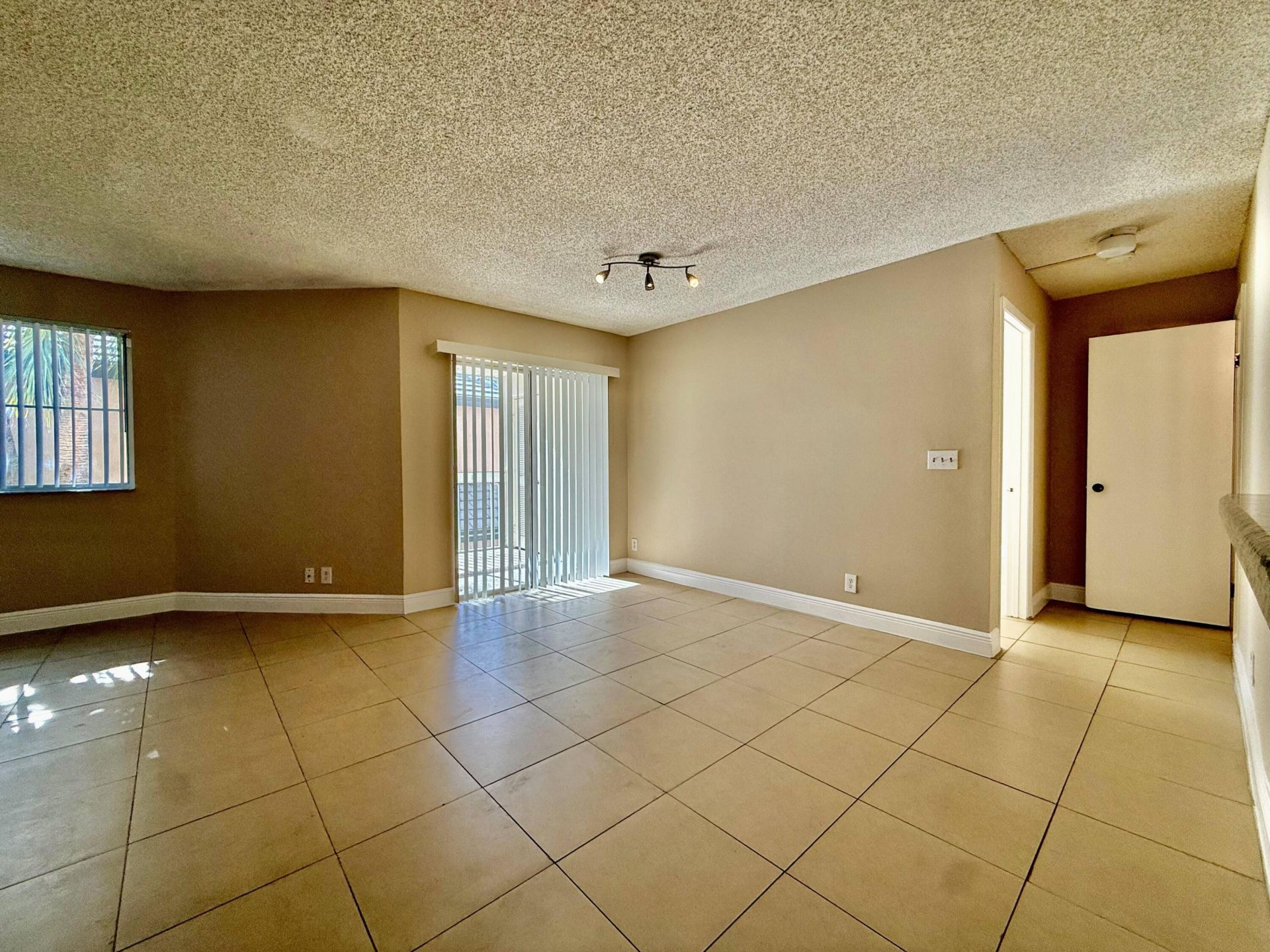 9901 Westview Drive, Unit 324, Coral Springs, FL 33076 Photo