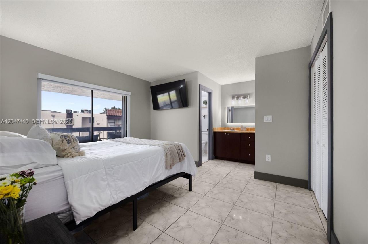 1300 SW 122nd Ave , Unit 411B-2, Miami, FL 33184 Photo