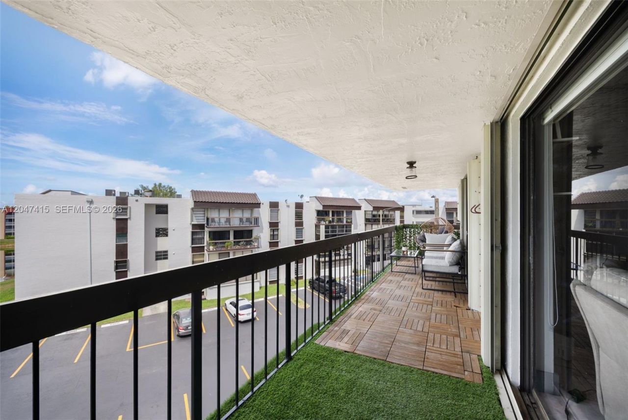 1300 SW 122nd Ave , Unit 411B-2, Miami, FL 33184 Photo