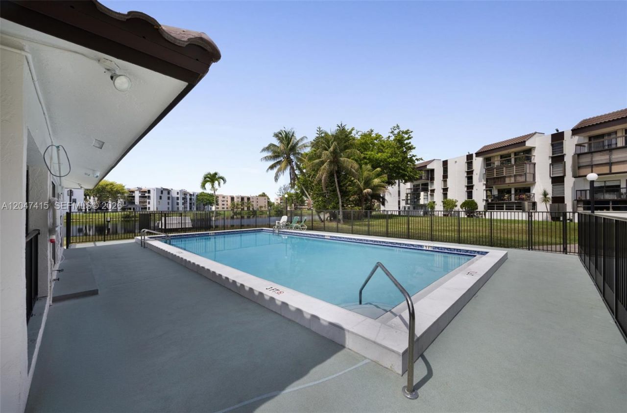 1300 SW 122nd Ave , Unit 411B-2, Miami, FL 33184 Photo