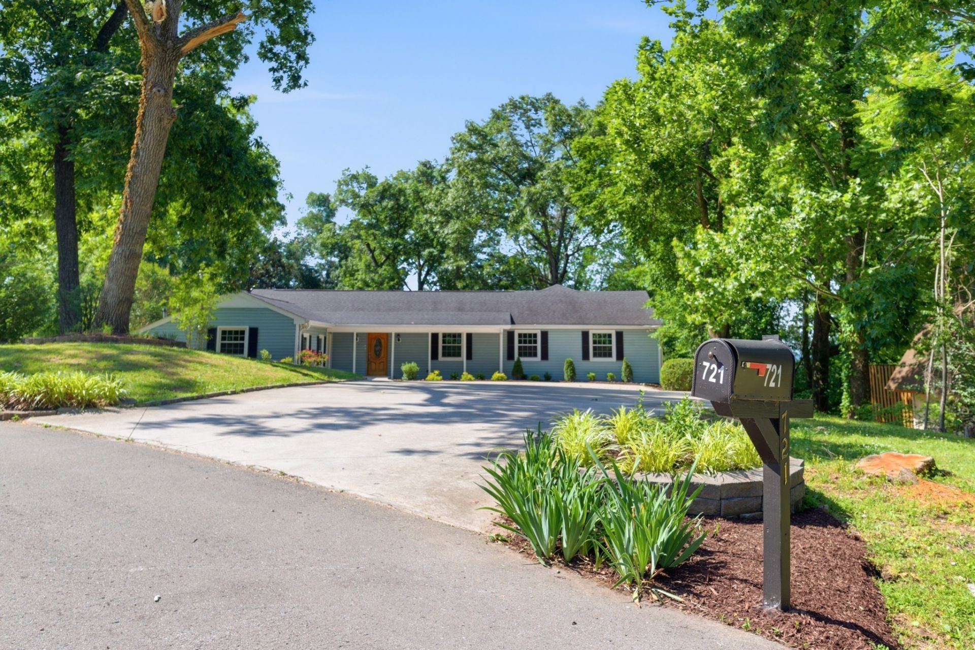 721 Stirrup Ct, Nashville, TN 37221 Main Photo