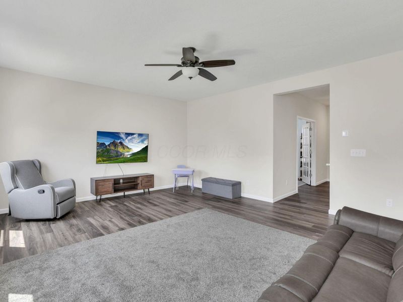 5217 Linton Street, Ashville, OH 43103 Photo 8