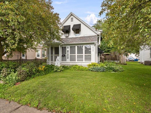 1424 11th Street A , Moline, IL 61265