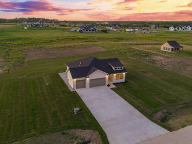418 Karloff Circle, Yutan, NE 68073