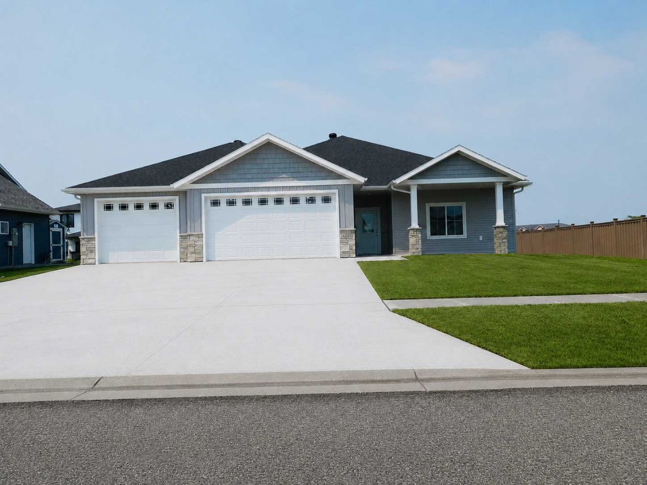 4203 Pine Parkway S, Fargo, ND 58104 Main Photo