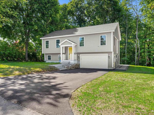 15 Bartlett Street, Epping, NH 03042