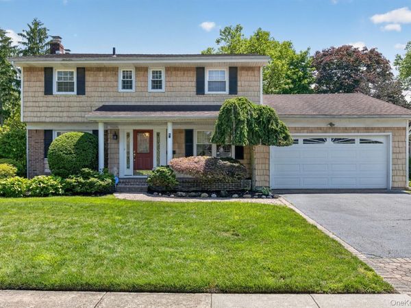 6 W Oak Hill , Oyster Bay, NY 11771