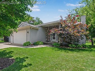 2460 Livernois Drive, Oceola Twp, MI 48843