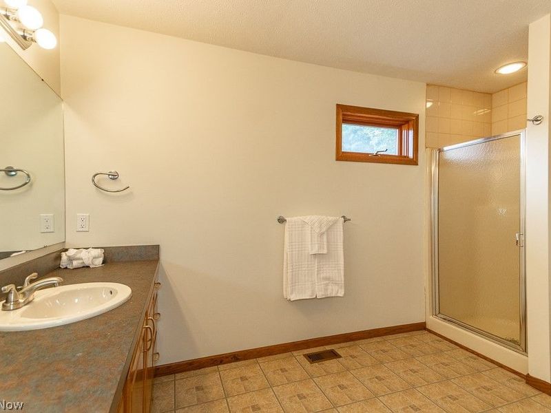 8200 Sheltered Cove, Mentor, OH 44060 Photo 34