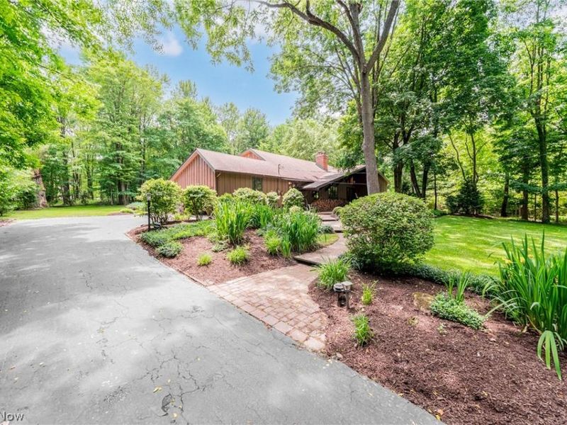 242 Springdale Lane, Moreland Hills, OH 44022 Photo 2