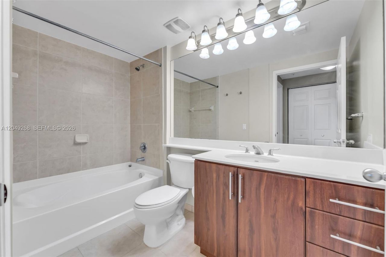 2421 NE 65th St , Unit 403, Fort Lauderdale, FL 33308 Photo