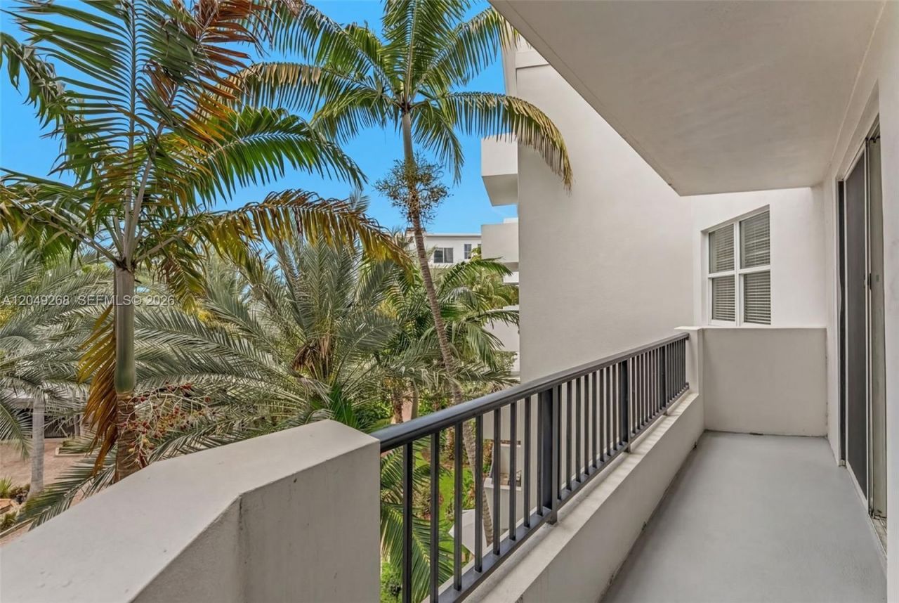 2421 NE 65th St , Unit 403, Fort Lauderdale, FL 33308 Photo