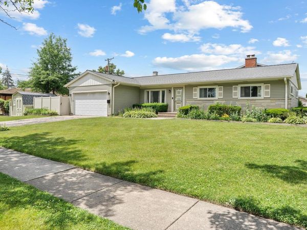 818 Leahy Circle , Des Plaines, IL 60016