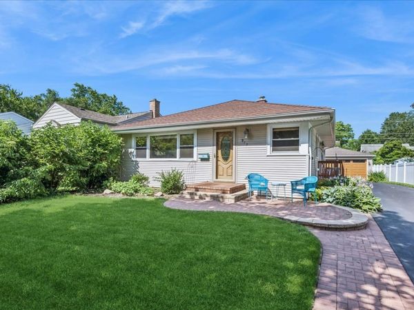 912 N Kaspar Avenue , Arlington Heights, IL 60004