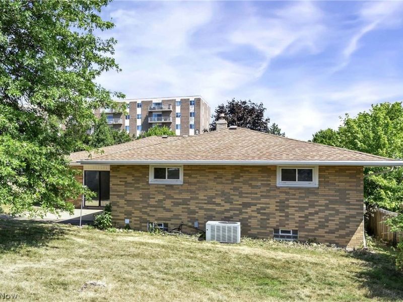 6003 Laurent Drive, Parma, OH 44129 Photo 10