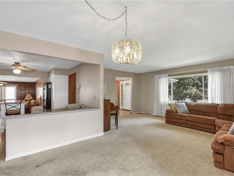 6003 Laurent Drive, Parma, OH 44129 Photo 12