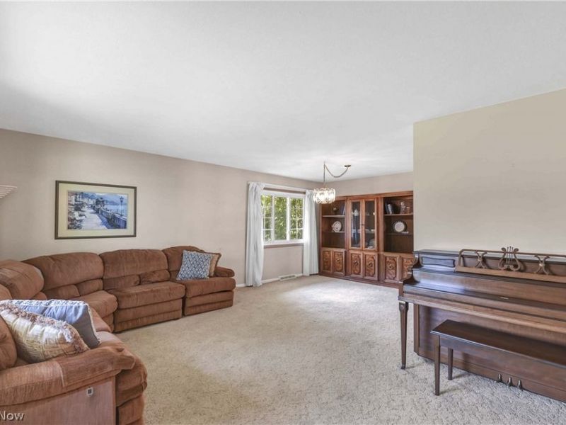 6003 Laurent Drive, Parma, OH 44129 Photo 18