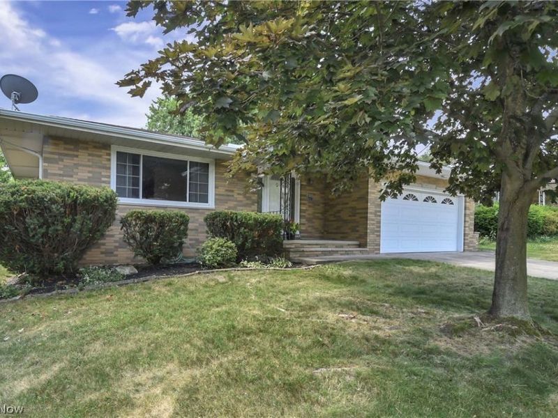 6003 Laurent Drive, Parma, OH 44129 Photo 2