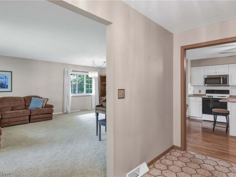 6003 Laurent Drive, Parma, OH 44129 Photo 20