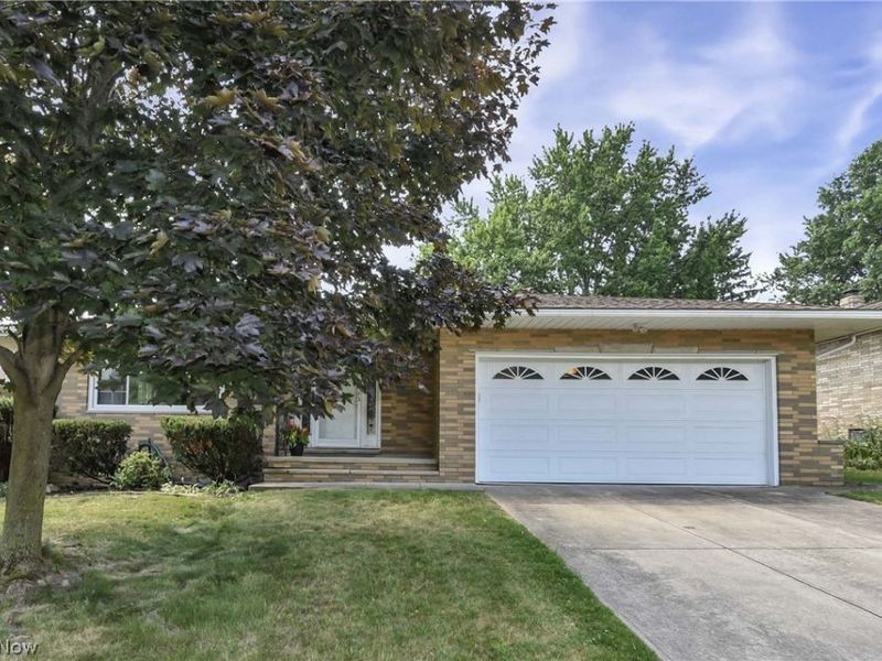 6003 Laurent Drive, Parma, OH 44129 Photo 3