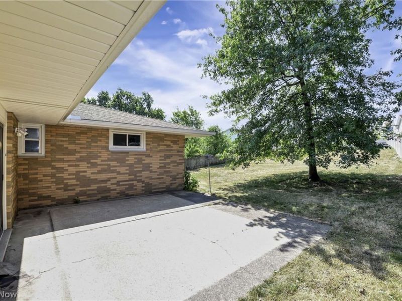6003 Laurent Drive, Parma, OH 44129 Photo 5