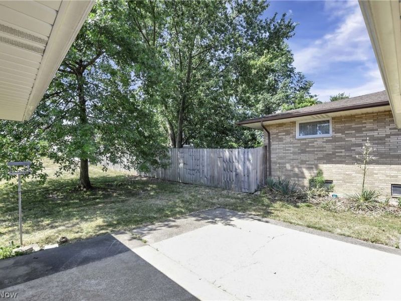 6003 Laurent Drive, Parma, OH 44129 Photo 7